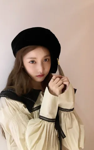 姜贞羽贝雷帽甜美俏皮图片_1