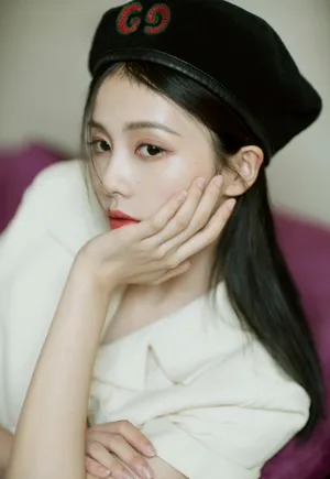 白鹿意式复古套裙性感图片写真_9