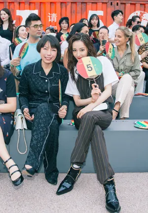 迪丽热巴潇洒酷美活动图片_3