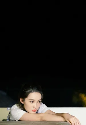 李沁印花裙性感写真图片