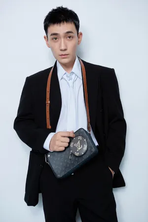 朱一龙LV春夏21男装秀帅气图片_8