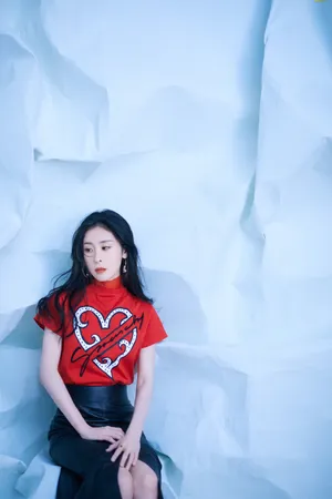张碧晨红裙皮裙性感写真图片_6