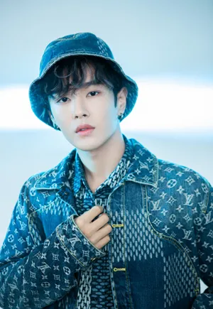 李汶翰LV春夏21男装秀帅气图片