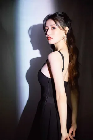 徐璐吊带裙性感写真图片_2