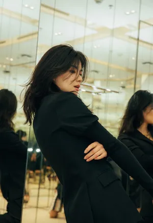 李蔓瑄黑色西装写真图片_5