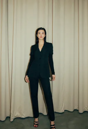李蔓瑄黑色西装写真图片第7张