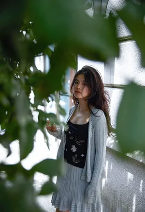 李蔓瑄优雅知性生活照图片