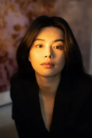 李蔓瑄真空黑西装酷美写真图片