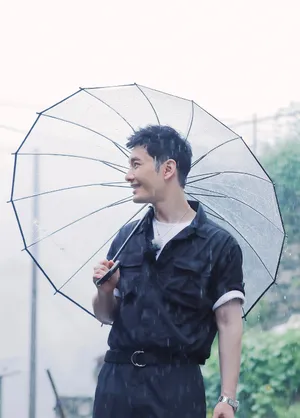 黄晓明黑色工装连体服帅气写真图片