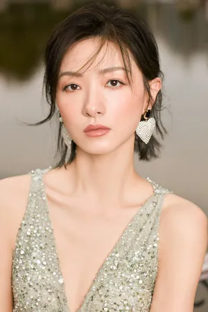 万茜水绿色闪钻纱裙性感图片写真