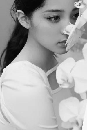 欧阳娜娜黑白时尚大片写真图片第6张