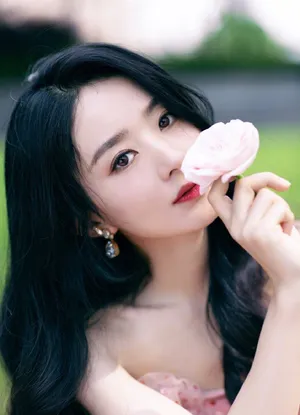 赵丽颖波点裙性感写真图片