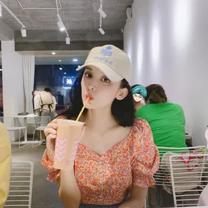 古力娜扎碎花上衣甜美生活照图片_2