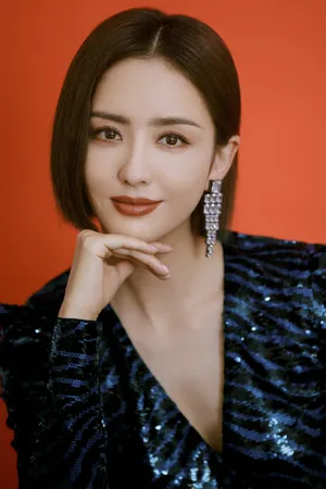 佟丽娅条纹裙性感写真图片_2