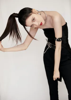 宋妍霏高马尾酷飒写真图片_2