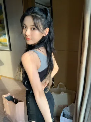 杨超越可爱俏皮私服照图片