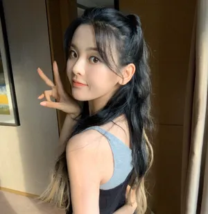 杨超越可爱俏皮私服照图片_3