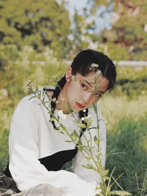 欧阳娜娜羊角辫时尚写真图片_3