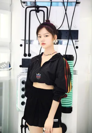 任敏黑色运动look青春活力写真_3