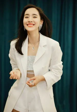 王智纯白性感甜酷写真图片_5