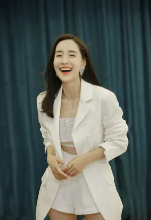 王智纯白性感甜酷写真图片_9