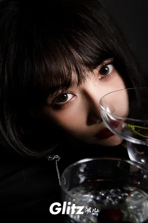 宋昕冉暗黑甜酷写真图片