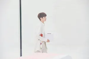王源极简风格写真图片_4