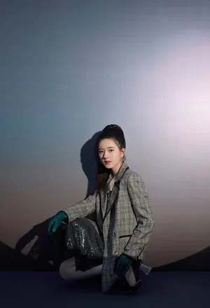 赵露思格子西装干练写真图片_5