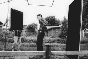 杨洋写真拍摄黑白花絮图片_1