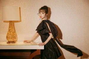 陈紫函斜肩礼服性感写真图片_11