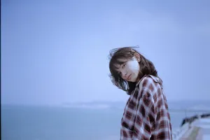 施诗格子衬衫花边裙片场写真_3