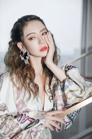 戚薇性感优雅长裙写真图片_5
