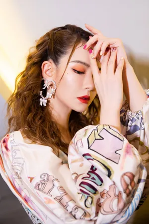 戚薇性感优雅长裙写真图片_9
