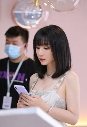 柳岩性感片场花絮图片_2