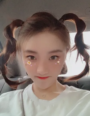 张月双马尾清新俏皮自拍图片_5