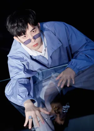 李川帅气百变写真图片_2