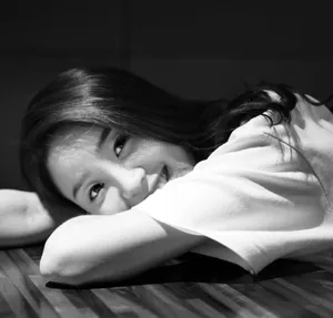 张月清新甜美写真图片