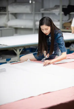 宋妍霏工装裙靓丽写真图片第8张