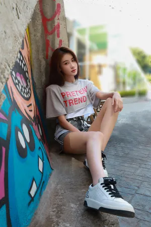 张雅卓露脐装性感甜美图片_2