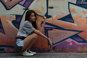 张雅卓露脐装性感甜美图片_5