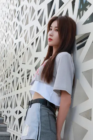 张雅卓露脐装性感甜美图片_6