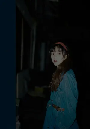 田曦薇复古风夜晚街拍写真图片_3