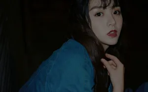 田曦薇复古风夜晚街拍写真图片_4
