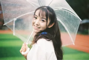 田曦薇校服甜美操场写真图片_11