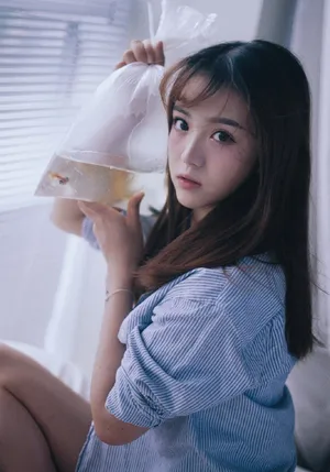 田曦薇纹格衬衫性感写真图片第11张