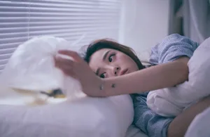 田曦薇纹格衬衫性感写真图片_19