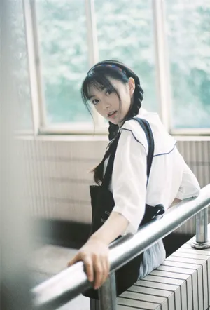 田曦薇麻花辫清纯写真图片_3