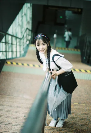 田曦薇麻花辫清纯写真图片第4张