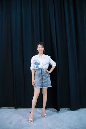 刘涛格纹衫优雅写真图片