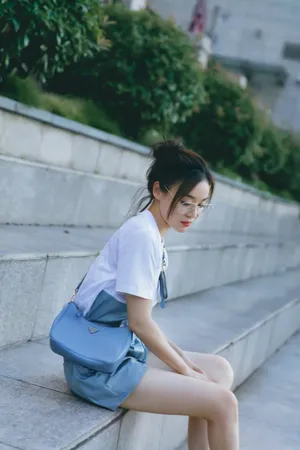 袁姗姗清爽休闲街拍写真图片_3